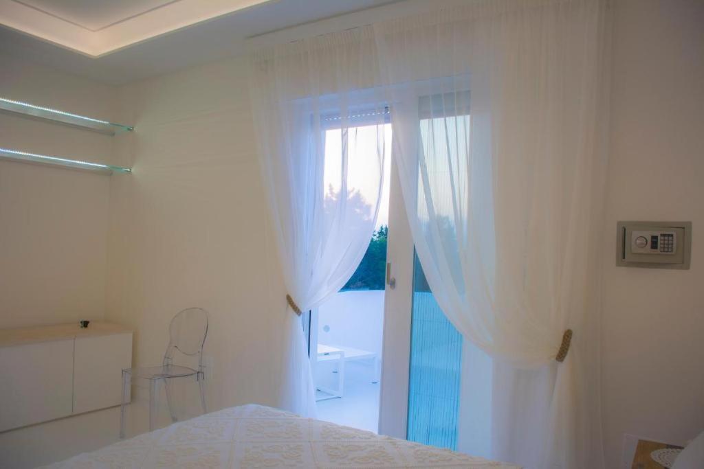B&B Valentino Luxury Rooms By Salentolimit Porto Cesareo Bagian luar foto